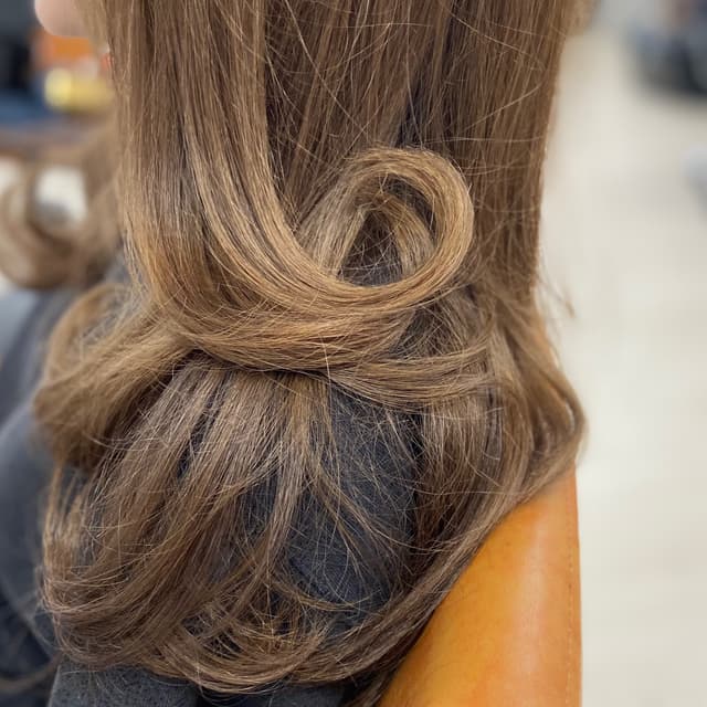 Signature Blowout at Hello Dyesha in Jacksonville, AL